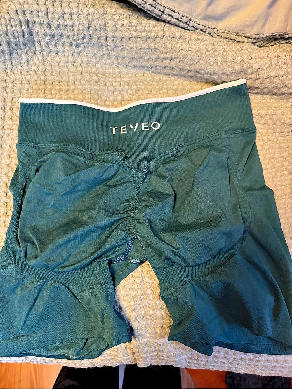 TEVEO Signature Contrast line Scrunch Shorts Green Bike Shorts